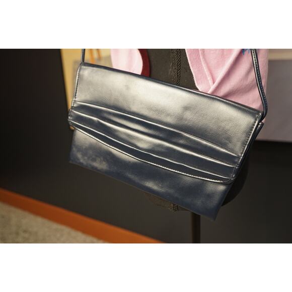 Vintage leather Navy Blue Purse with built in mirror - Picture 2 of 6